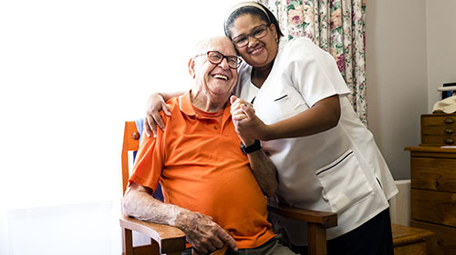 DICA | Conheça as funções de um cuidador de idosos